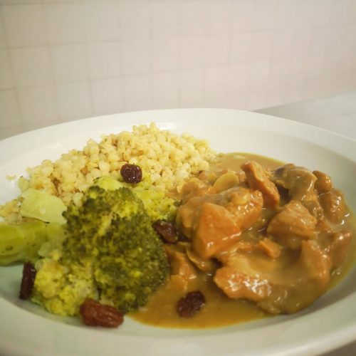 Sauté de volaille aux amandes