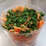 Carottes râpées dans un ramequin