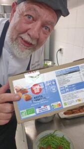 Carton de kefta barbecue Céréal Bio tenu en cuisine